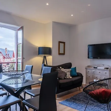 Izokina Keyweek 2 Bedroom In Apartman